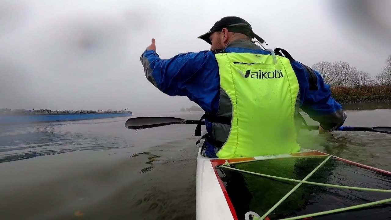 My longest cargoship-boatwake surf with my Surfski Nelo 560 so far! 6 minutes surfing!