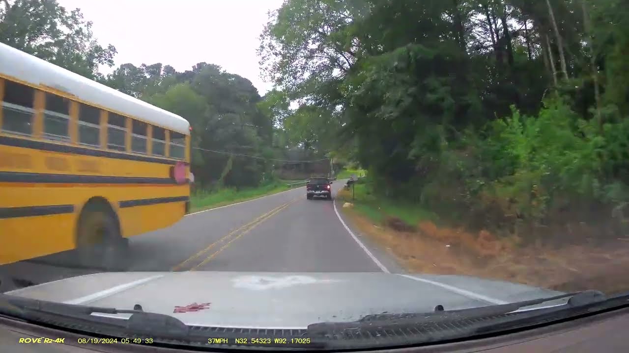 Driver in a rush fails to yield right-of-way