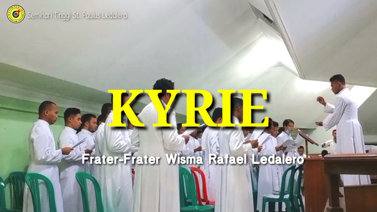 SYAHDU...!!! Frater-Frater SVD Wisma Rafael Ledalero Kidungkan Lagu KYRIE (Misa Kamis Putih)