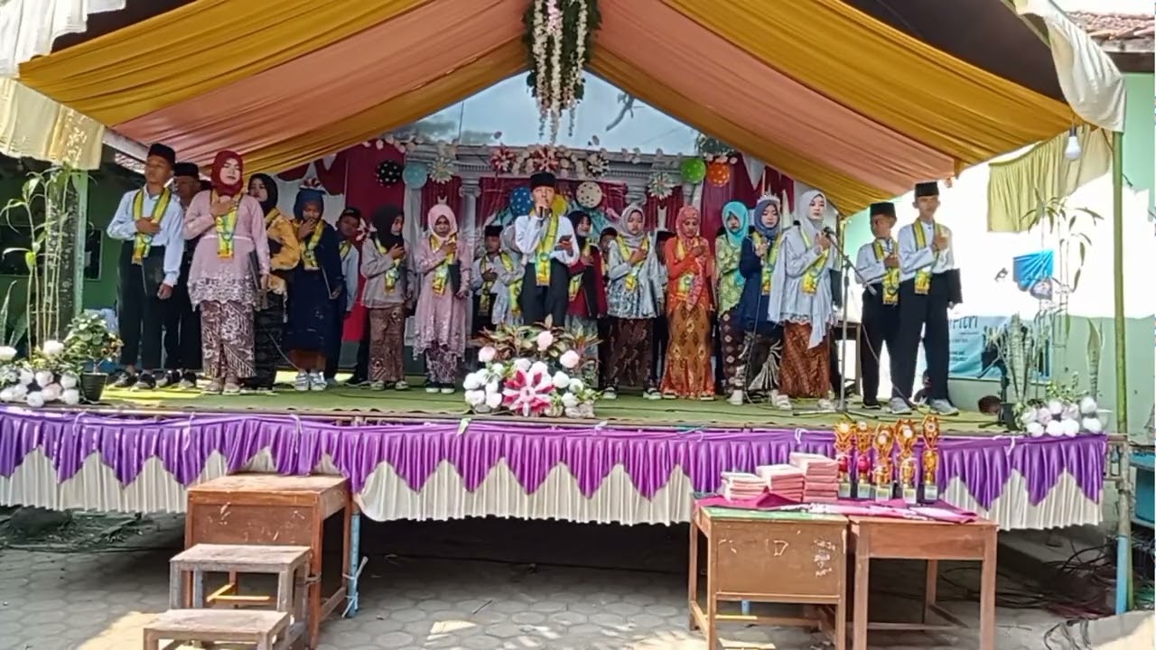 Persembahan Kelas VI Maha Guru dalam Haflah Akhirussannah MI Nurul Huda MYB 2023
