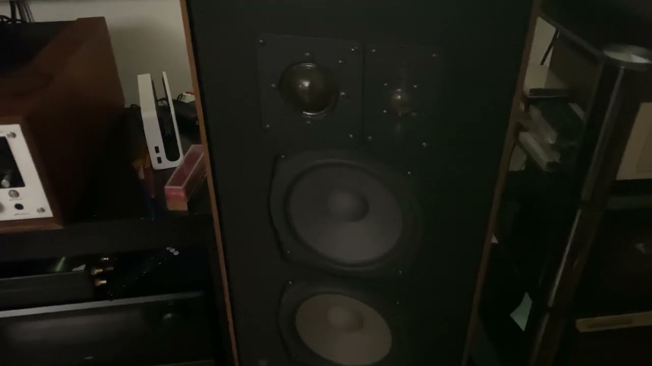 Marantz 2325 отлично работает с ADS L 810 и Akai GX 95.