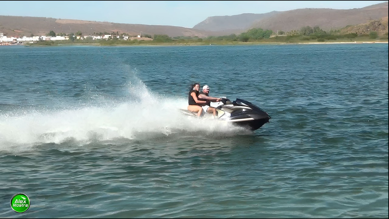 Passeio de Jetski na Ilha do Ouro em Porto da Folha-SE