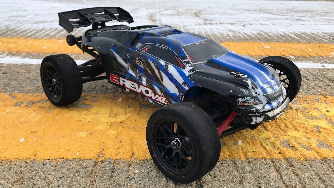 Traxxas 1/16 E Revo VXL Velineon Brushless - Speed Test on Road Spec Tires!! (Full Length Video)