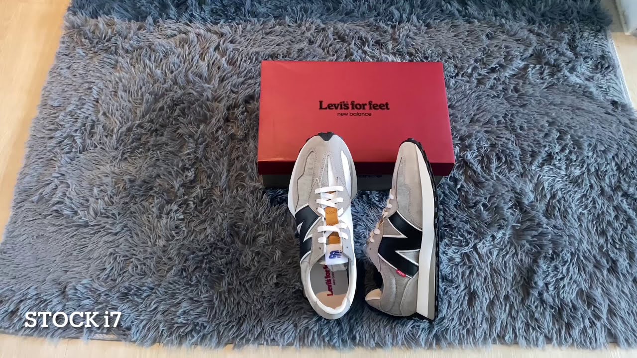 Christmas Unboxing ( New Balance 327 x Levi’s Grey)