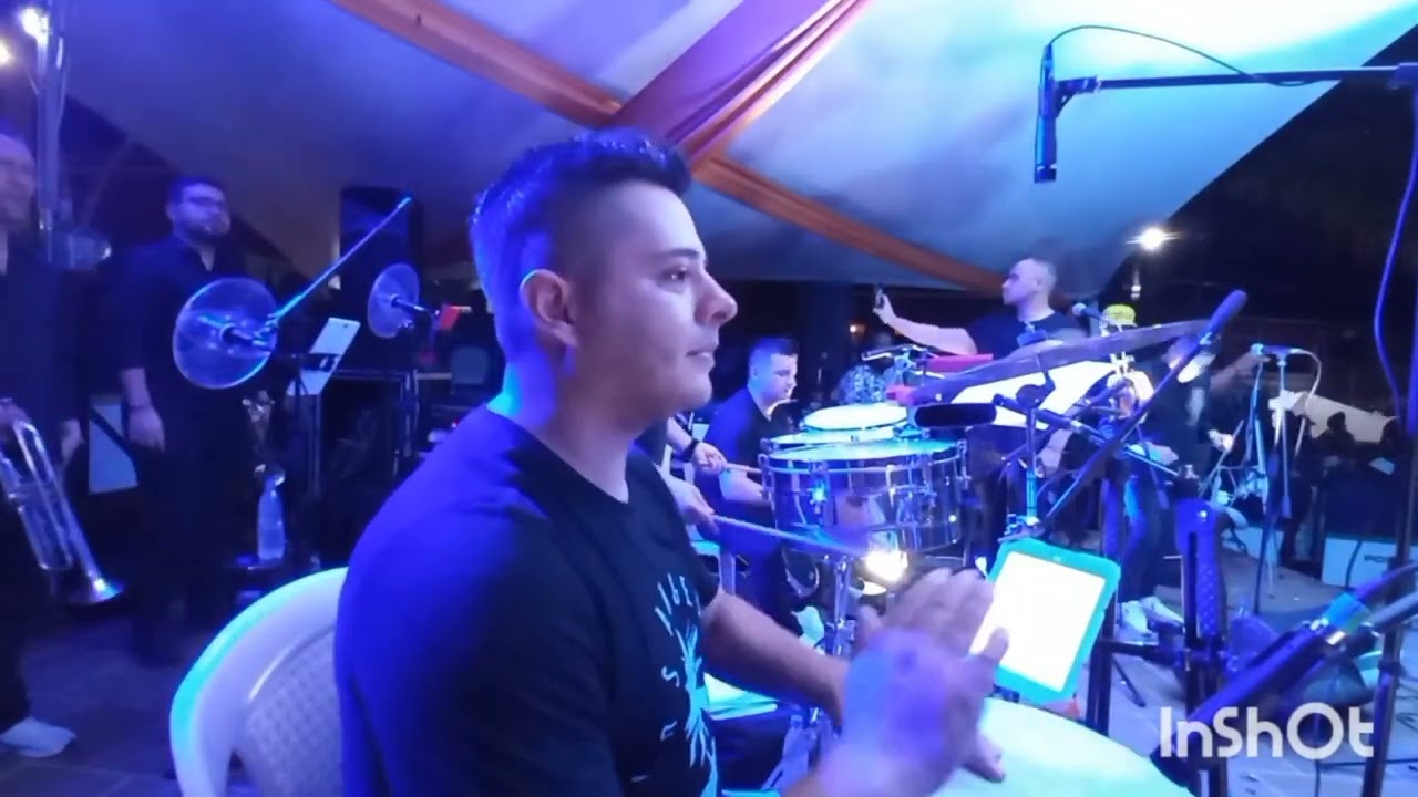 me dices que te vas miles pe&ntilde;a, la banda plena.