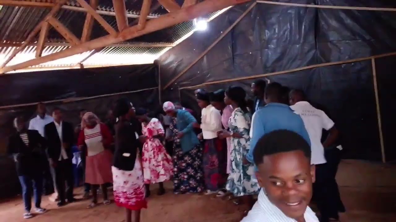 Jovens da IUBM Alto Molocue Zambézia local central da baixa 