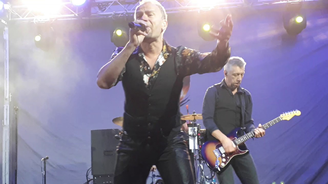 Nelj&auml; Ruusua - Valuva Taivas 1.8.19 live