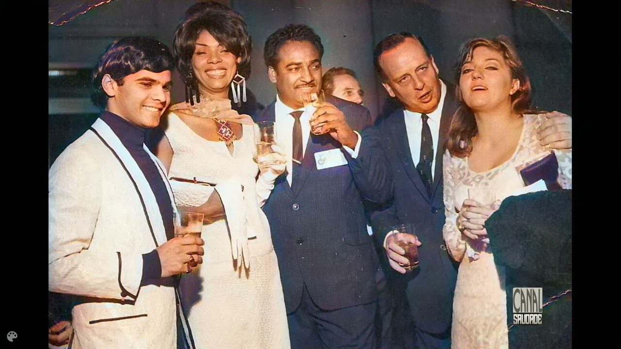ENTREVISTA  DO  CANTOR  JOSÉ ROBERTO  - NA RÁDIO  SANTANA DE TIANGUÁ   - VÍDEO COLORIZADO