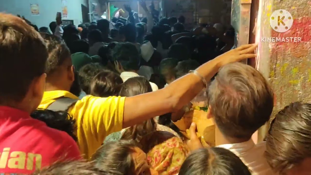 बिहारी जी के मंदिर पर होली खेलते हुए होली का आनंद लेते हुए अपने प्यारे दोस्तों के साथ 2/03/2026