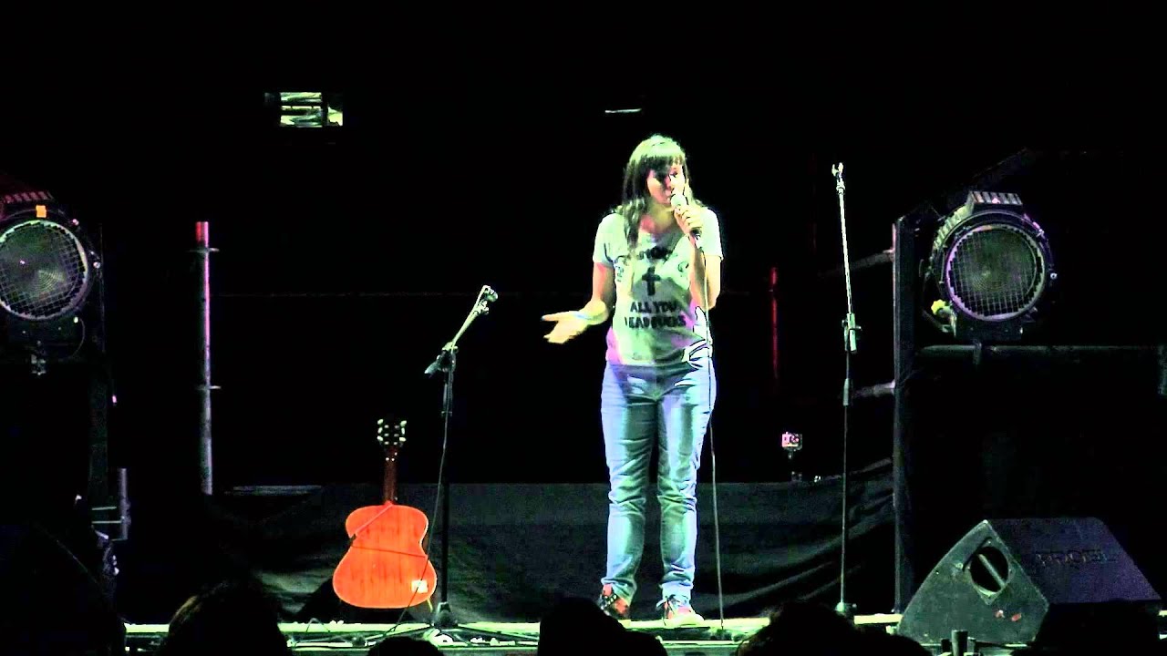 stand up   Mariana Cumbi Bustinza  en ciudad emergente 2013