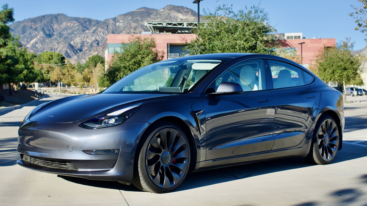 Характеристики Tesla Model 3 2021 года — быстрый и эффективный разгон от 0 до 60 миль/ч за 3,1 се...