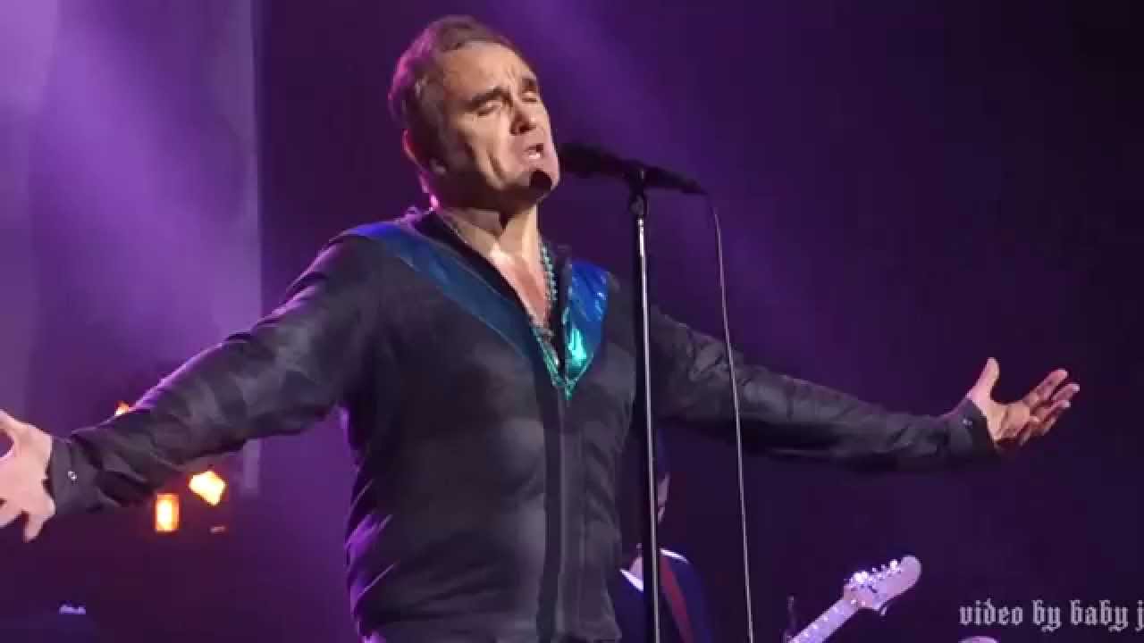 Morrissey-ARE YOU SURE HANK DONE IT THIS WAY(Waylon Jennings)-Live-Visalia Fox Theatre, Aug 29, 2015