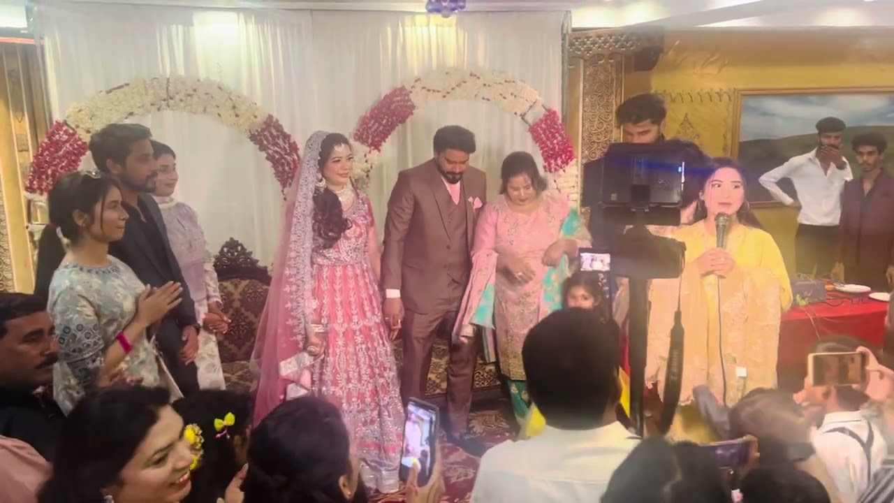TOHFA || wedding song by Anum Ashraf || in a marriage ceremony