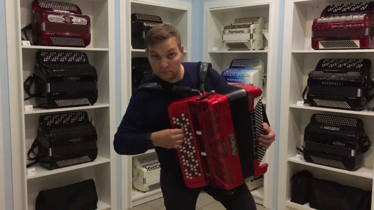 Баян Roland fr5. Самое доступное и удобное управление тембрами.