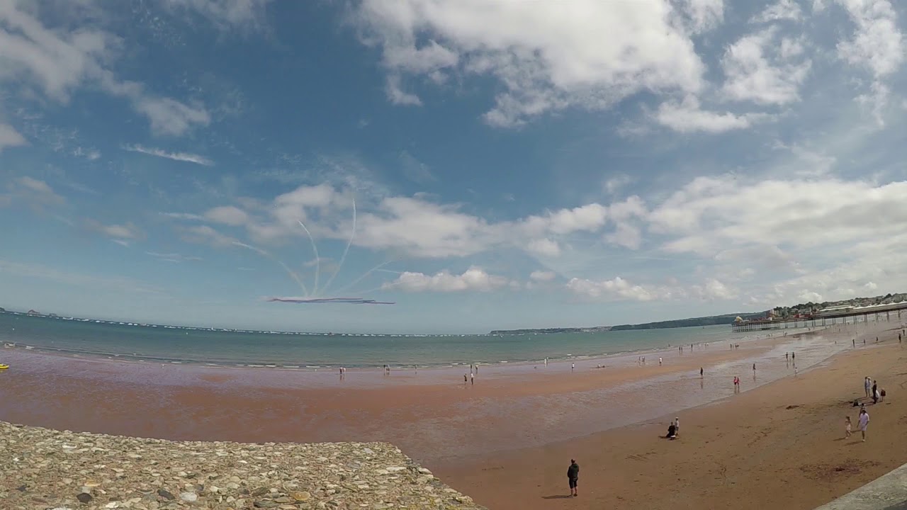 Torbay Airshow 2018 - Red Arrows in 90 seconds