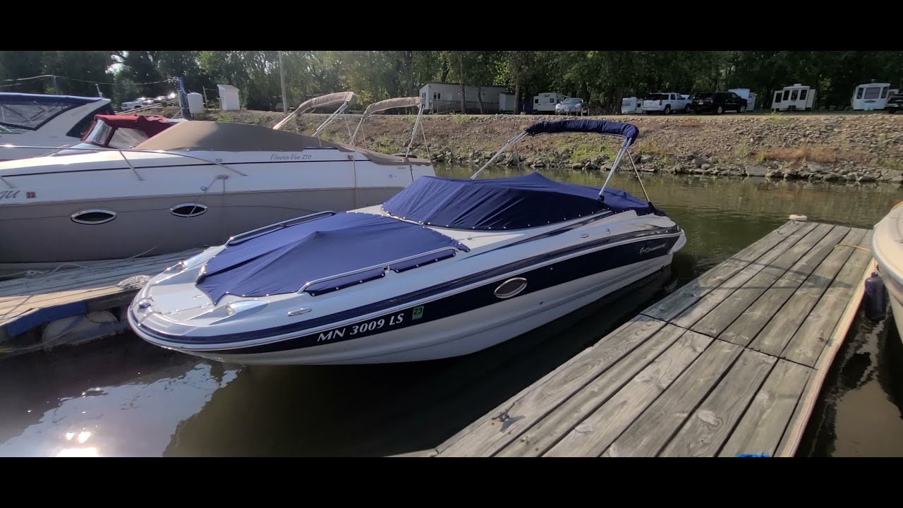 Crownline 252 EX, Walk Around