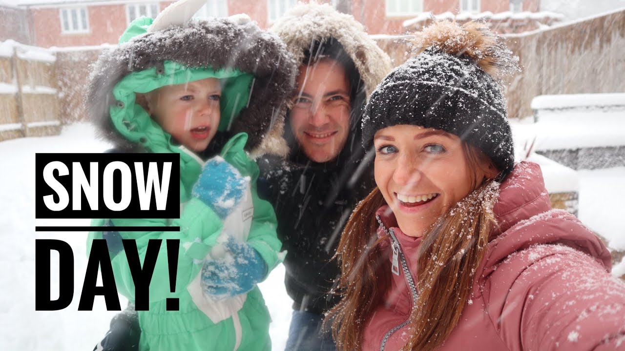 VLOG: THE MOST SNOW WE HAVE EVER SEEN! | LUCIE AND THE BUMP