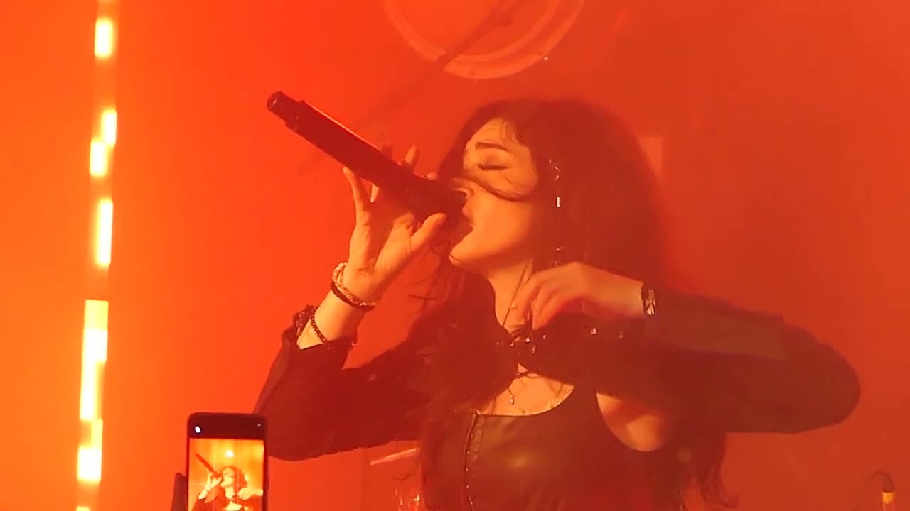 Chrissy Costanza - Phoenix - Live La Maroquinerie in Paris - 25/11/2024