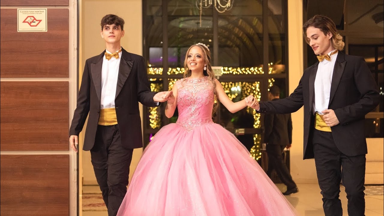 ENTRADA 15 ANOS (PAIS, AVÓS, CASAIS, DEBUTANTE) - LÍVIA BREDA
