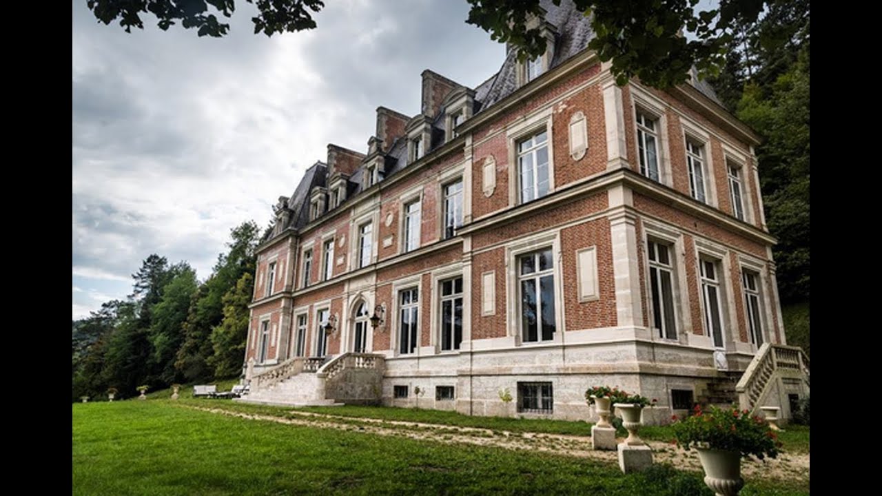 Cat Tesla at Chateau Orquevaux Art Residency 2017