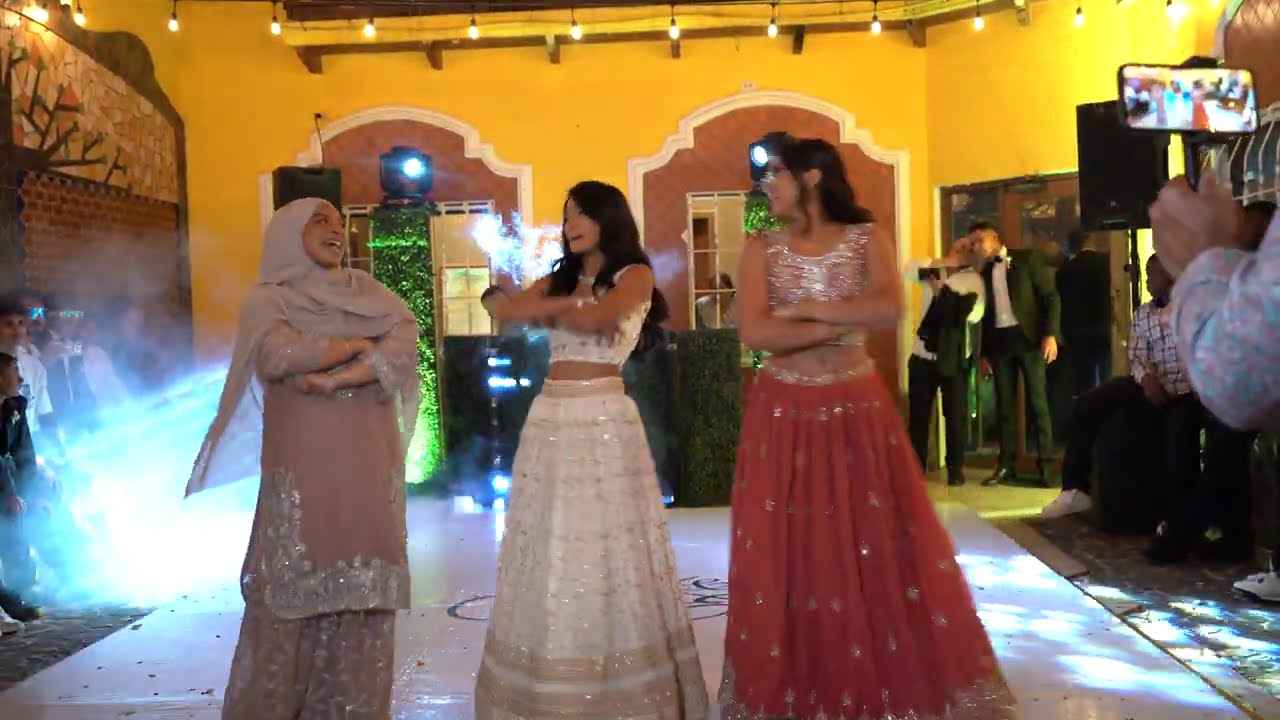 Wedding Mashup Dance | Bole Chudiyan, Desi Girls, Vibe, 1,2,3,4 get on the dance floor | Trio
