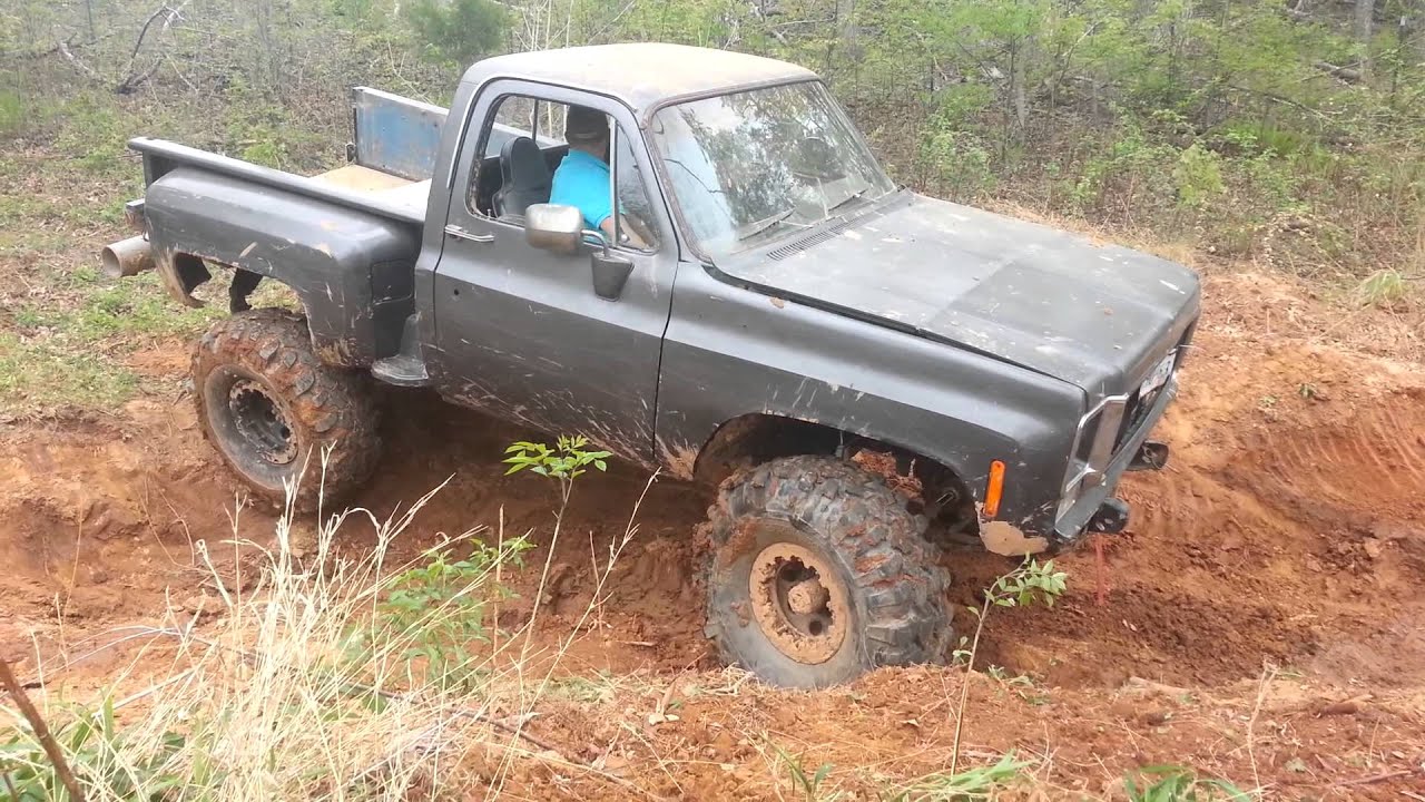 78 lifted chevy crawling