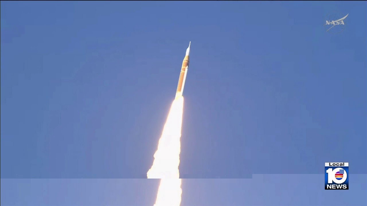Посмотрите старт миссии NASA Artemis II на мысе Канаверал.