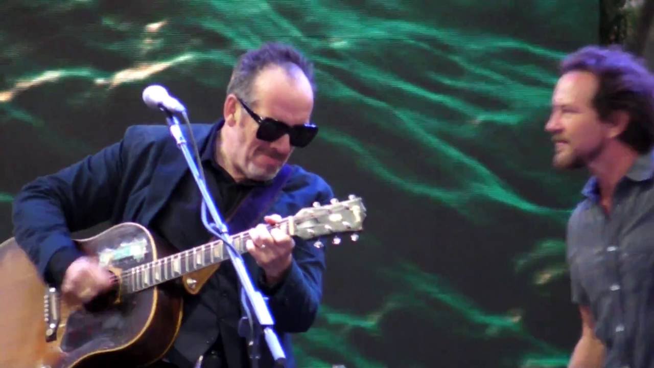 Eddie Vedder & Elvis Costello - PEACE LOVE AND UNDERSTANDING @ Ohana Festival 08-27-16