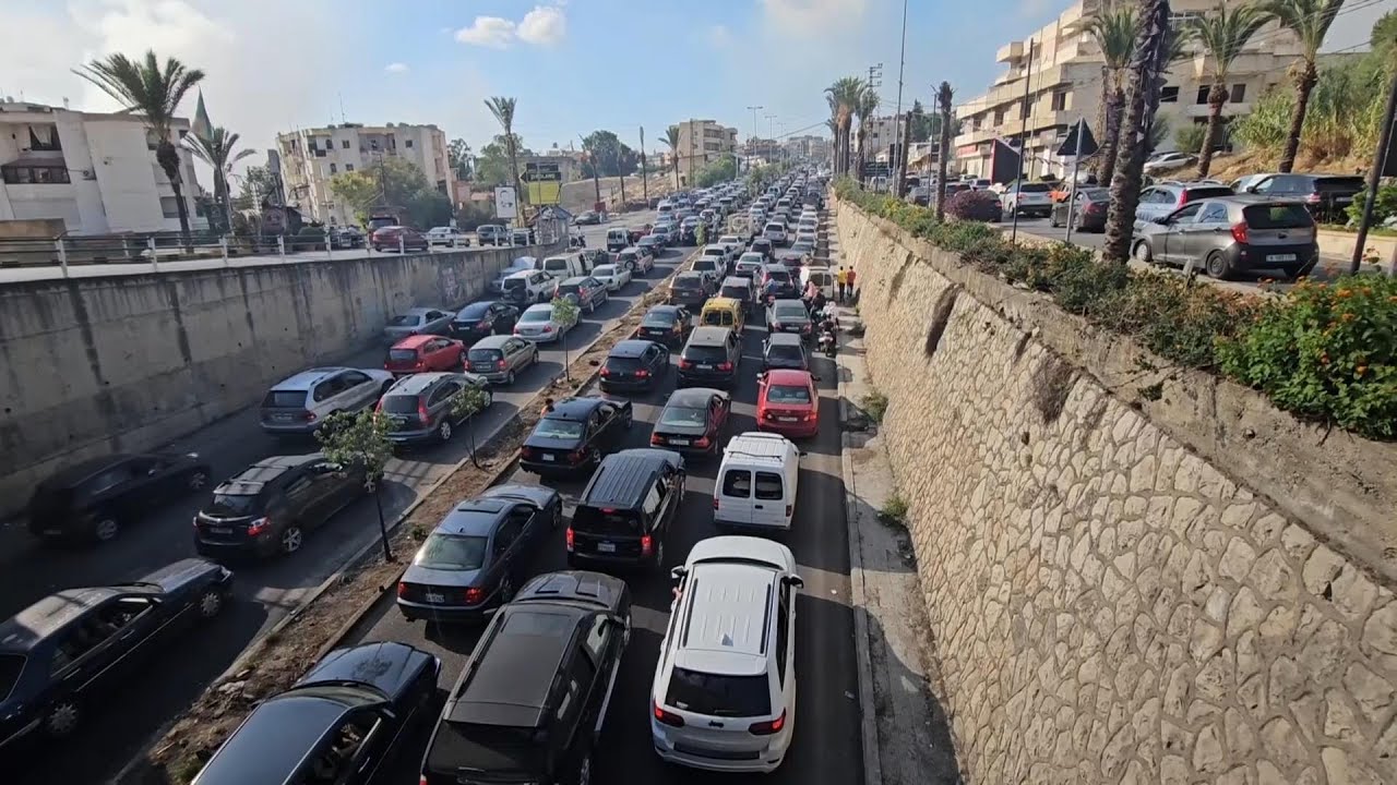 Heavy traffic jams as thousands seek to flee southern Lebanon after deadly Israeli barrage