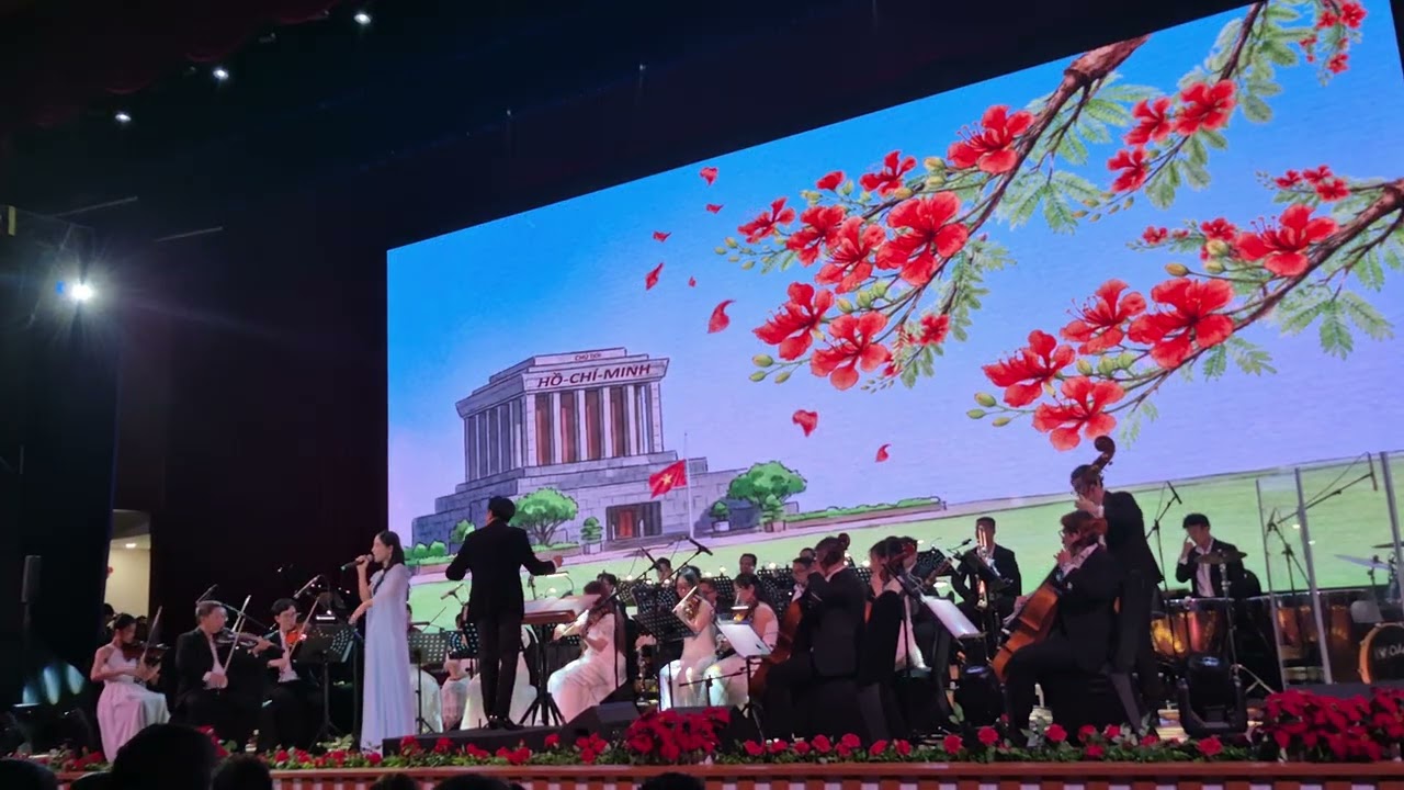 HÀ NỘI MƯỜI HAI MÙA HOA | Giáng Sol | Cantho Crescendo | Ca sĩ nữ & Trần Nhật Minh(Chỉ huy dàn nhạc)