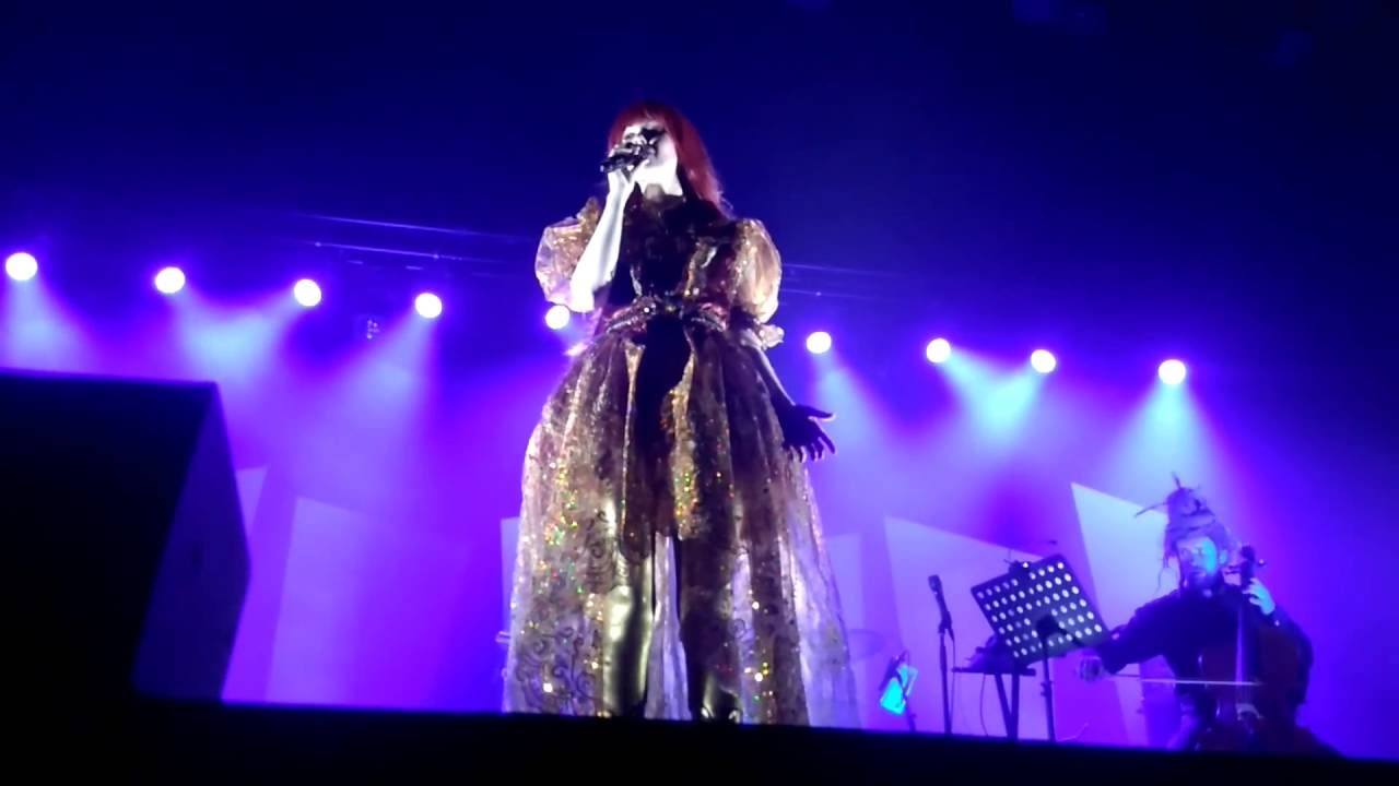 Johanna Kurkela - Oothan tässä vielä huomenna (live @ Verkatehdas, 3.11.2016)