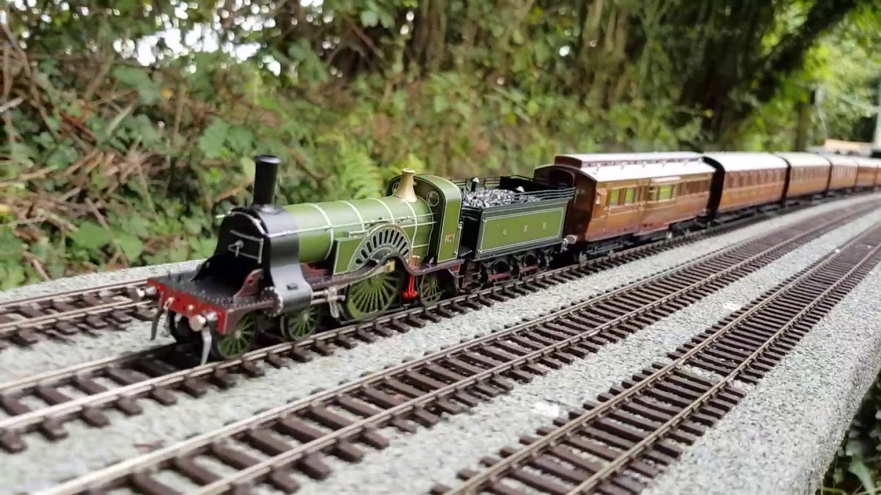 GNR Stirling Single and the Dynamometer Car - Rapido on Garden railway