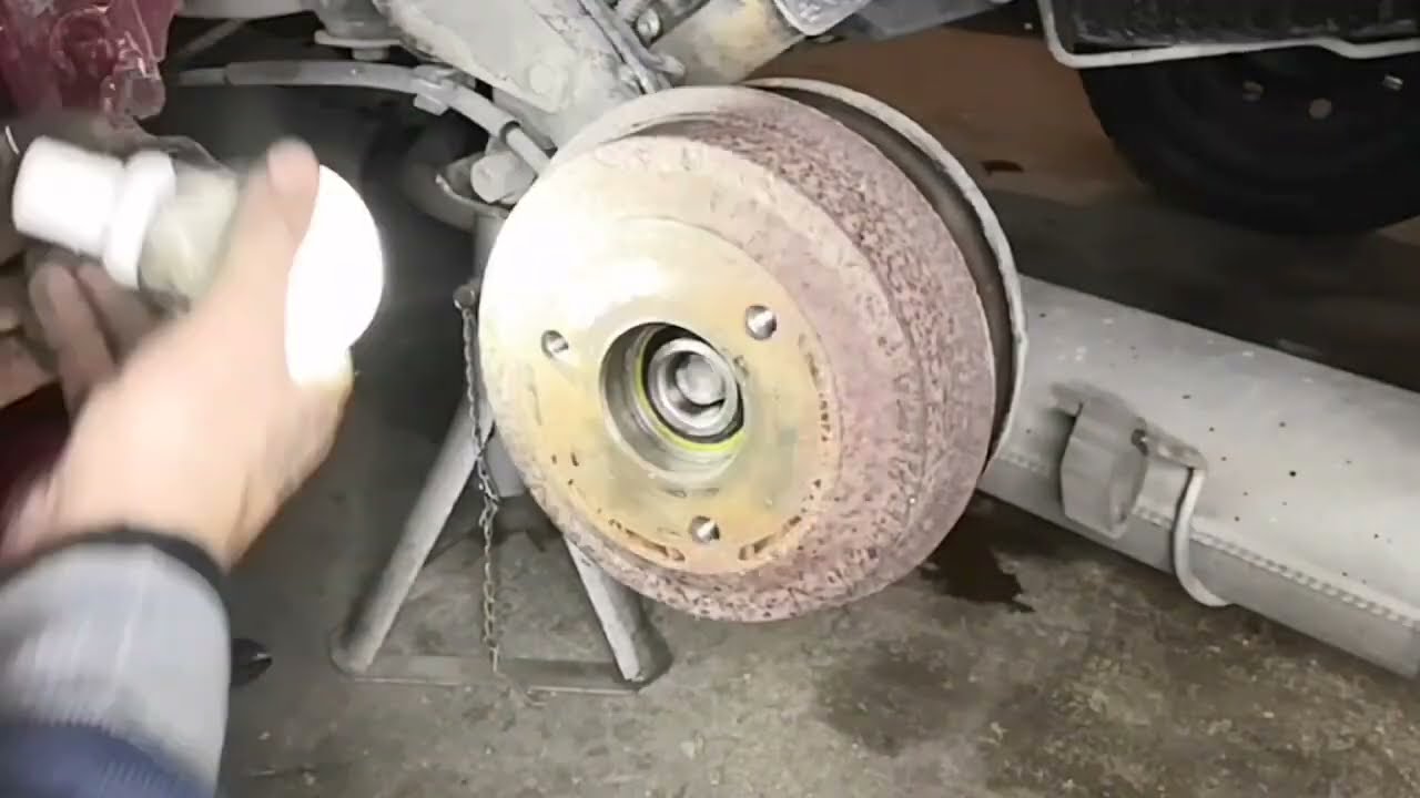 Remplacement des garnitures de freins à tambour Peugeot 106 et Citroën Saxo