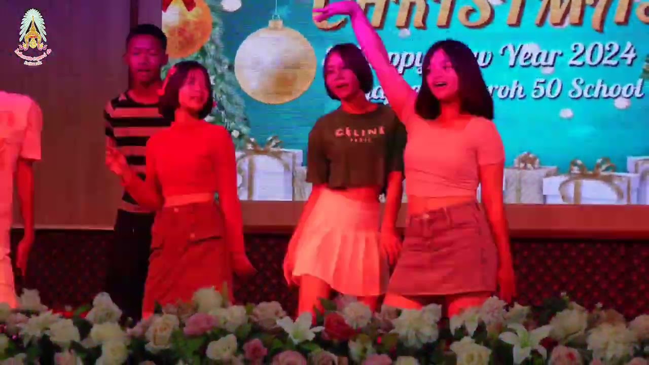 โชว์จากน้องๆ ม.ต้น คริสต์มาสโชว์ MerryChristmat