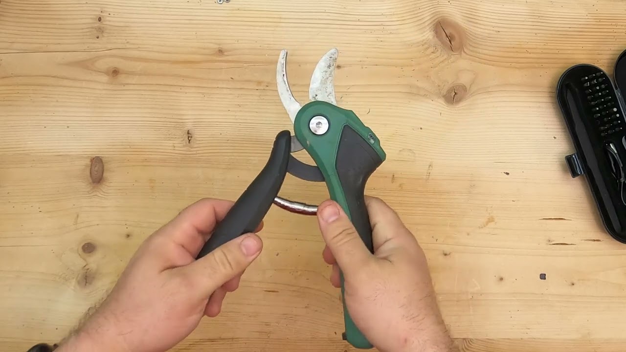 Foarfeca de grădină Bosch EasyPrune după doi ani!