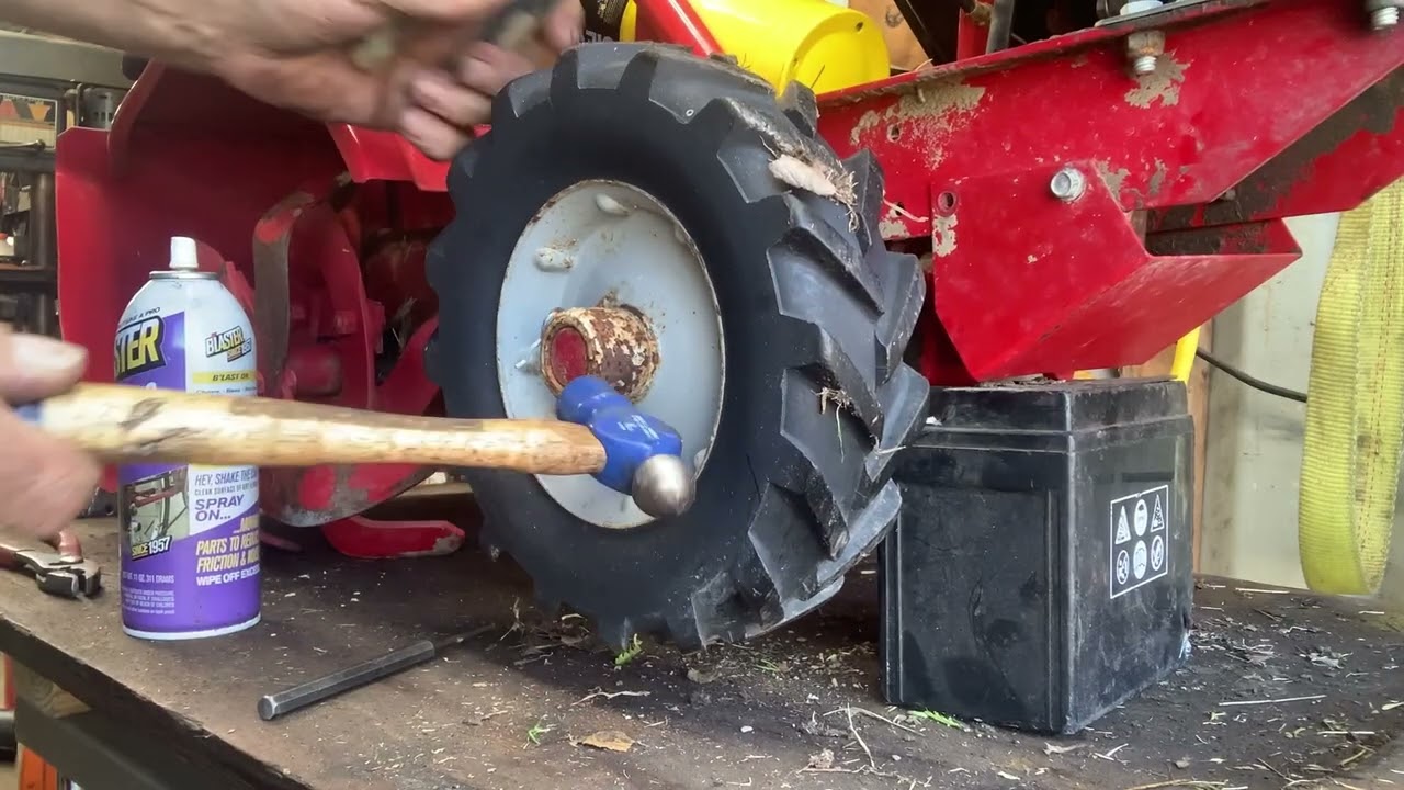 Колеса культиватора Troy Bilt заклинили на оси. Нужно починить!