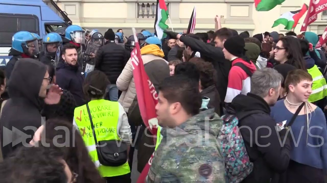 Corteo per la Palestina a Firenze, studenti caricati dalla polizia