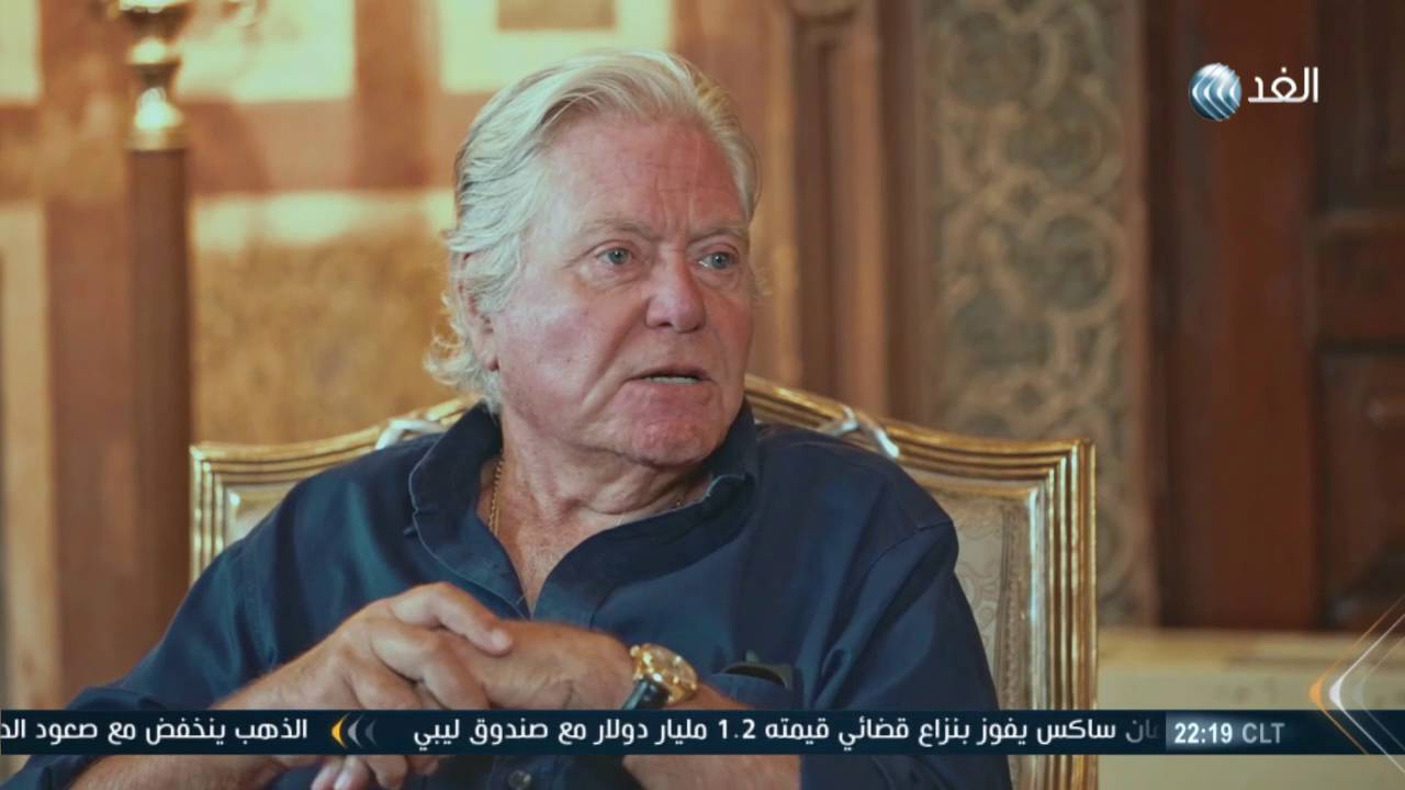 حسين فهمي يعرض صورة نادرة لمصطفى النحاس وهو نائم في محطة القطار | برنامج زمن