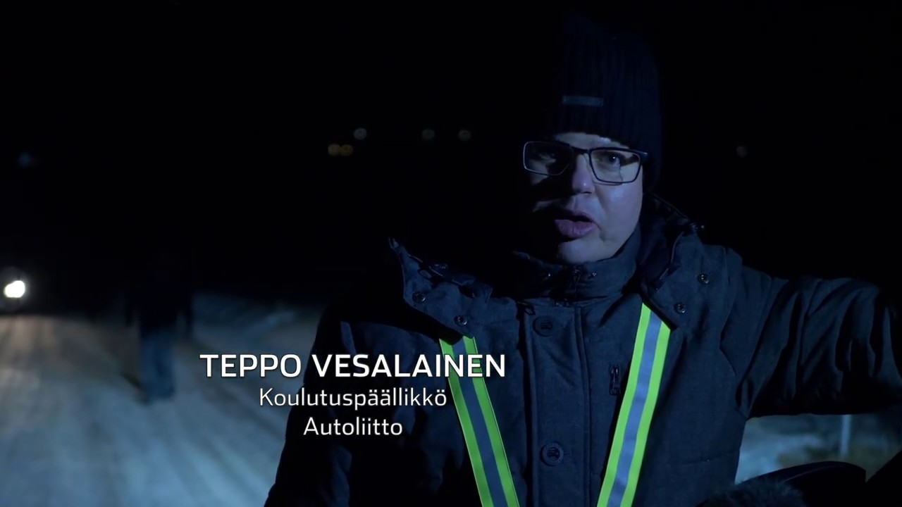 Jalankulkijan näkyminen pimeällä