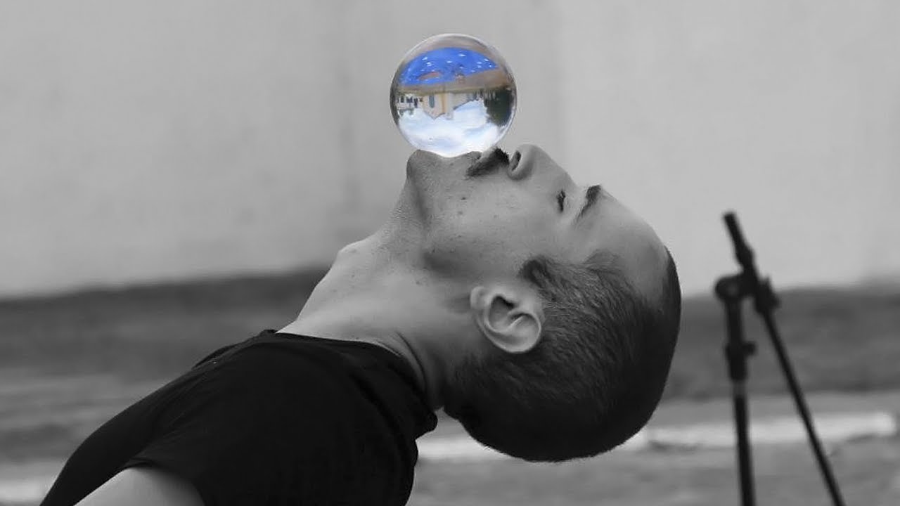 Contact Juggling Monster - Juan Duarte Mateos