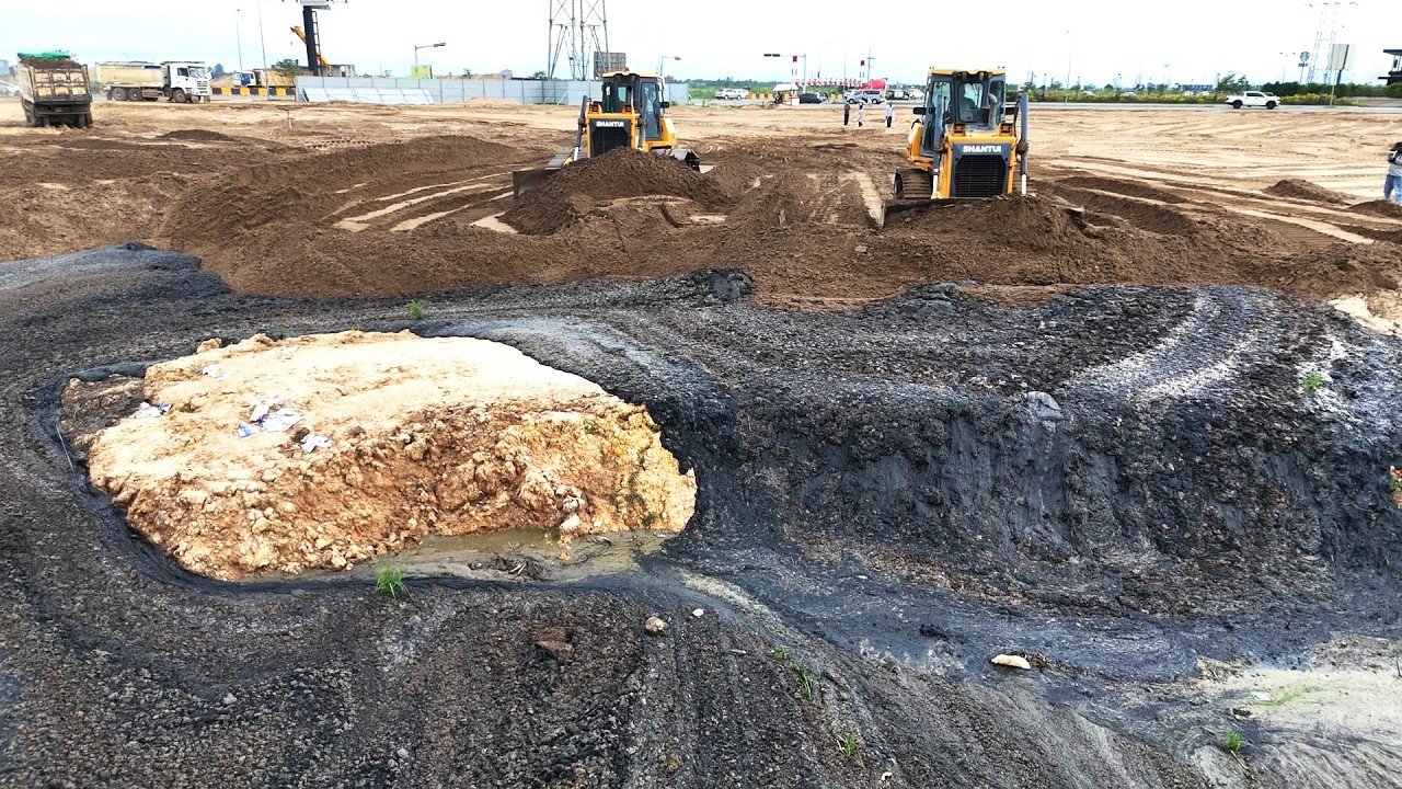Nicely Sandfill Operator Completed! Skilled Shantui DH17C2 Dozer Clearing Mud & 22-Ton Dump Trucks