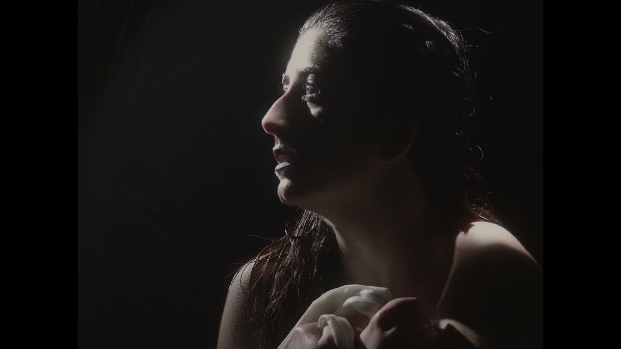Eva Calyza - La Tarara