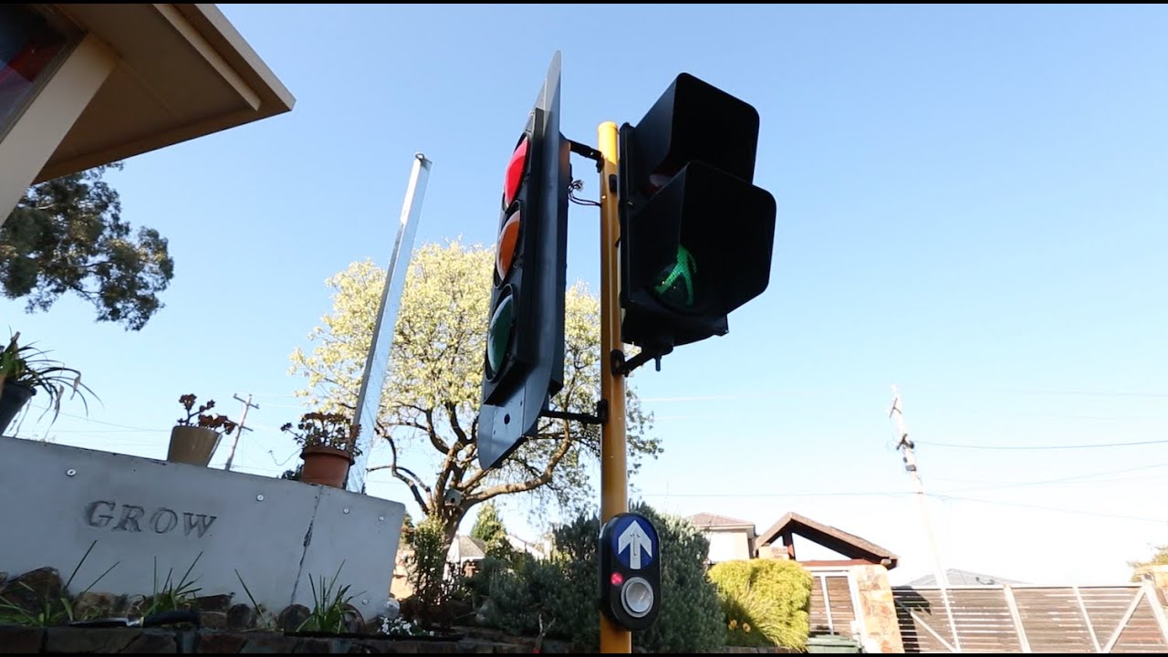 Building a Traffic Light with Arduino Part1