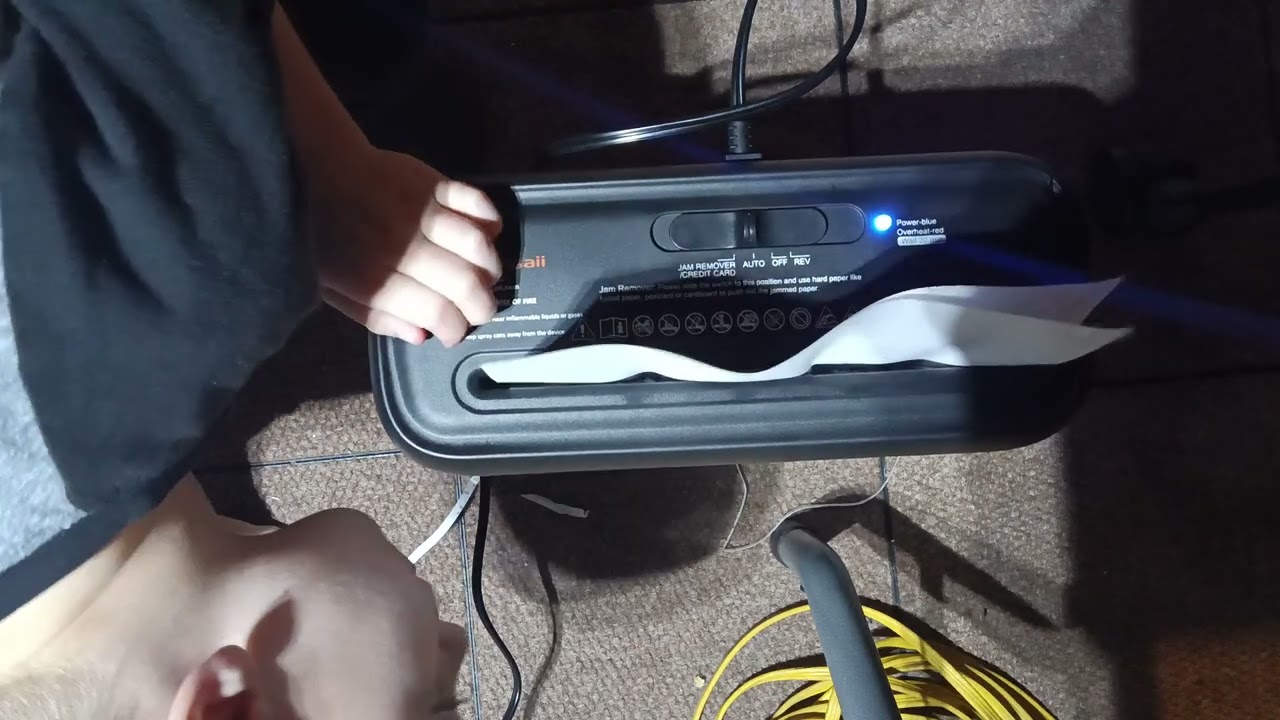 Making another video of a paper shredder 😁😁😁😁😁