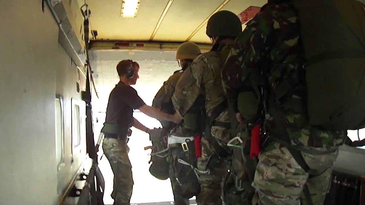 British paratroopers jumping skyvan