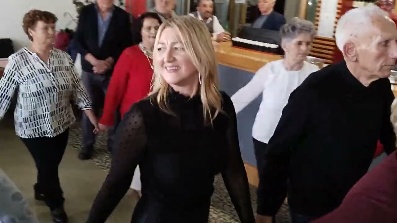 Kolo za plavušu 25 1 26 g Behar restoran Vaha Bend Bosanski Ponos Dževad Majstorić 