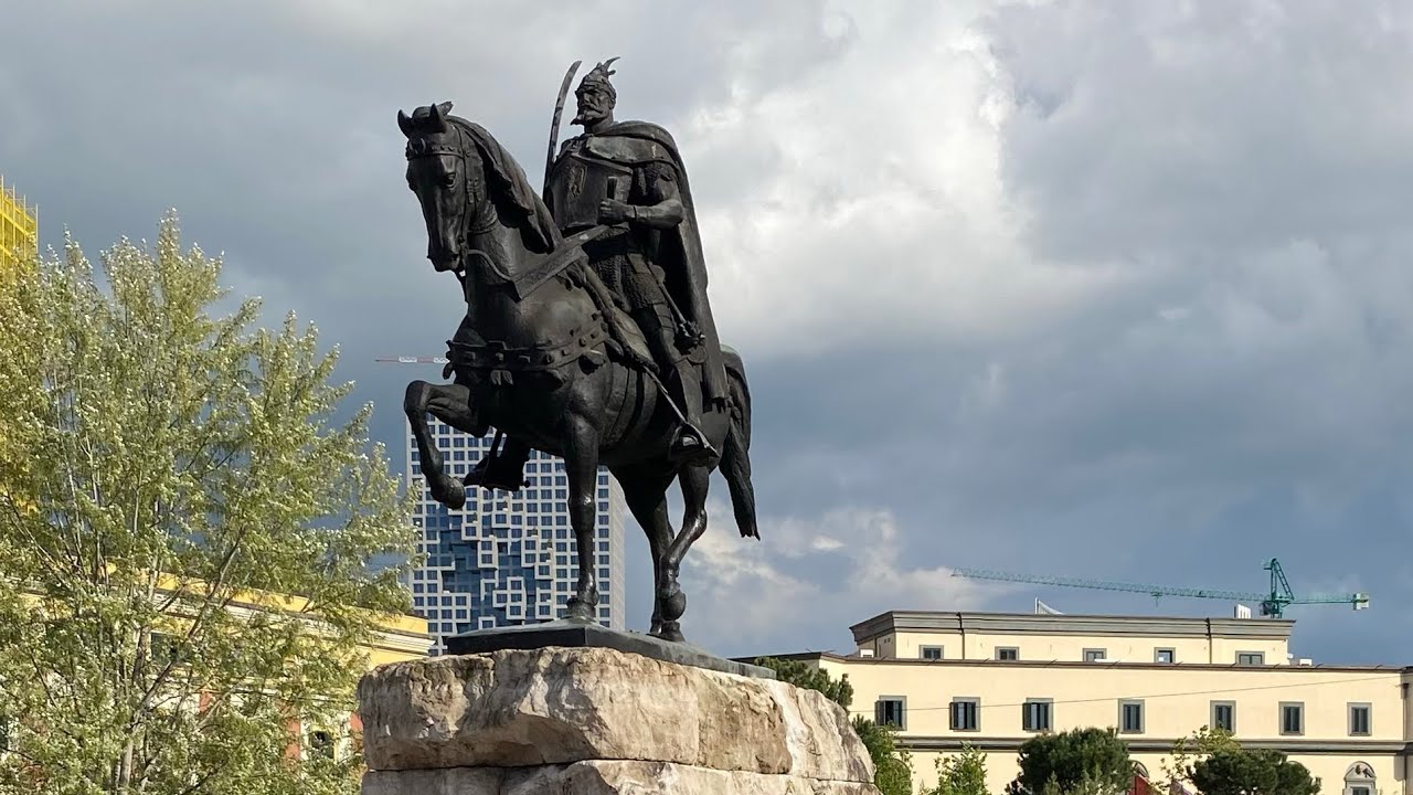 Arnavutluk Tiran cadde gezisi