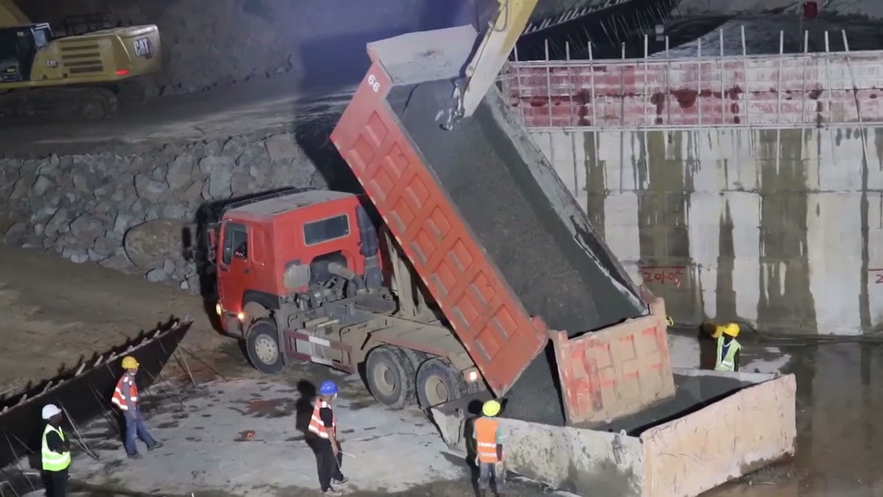 Les travaux du Barrage de #Kandadji se poursuivent de jour comme de nuit  prévu pour 2025.