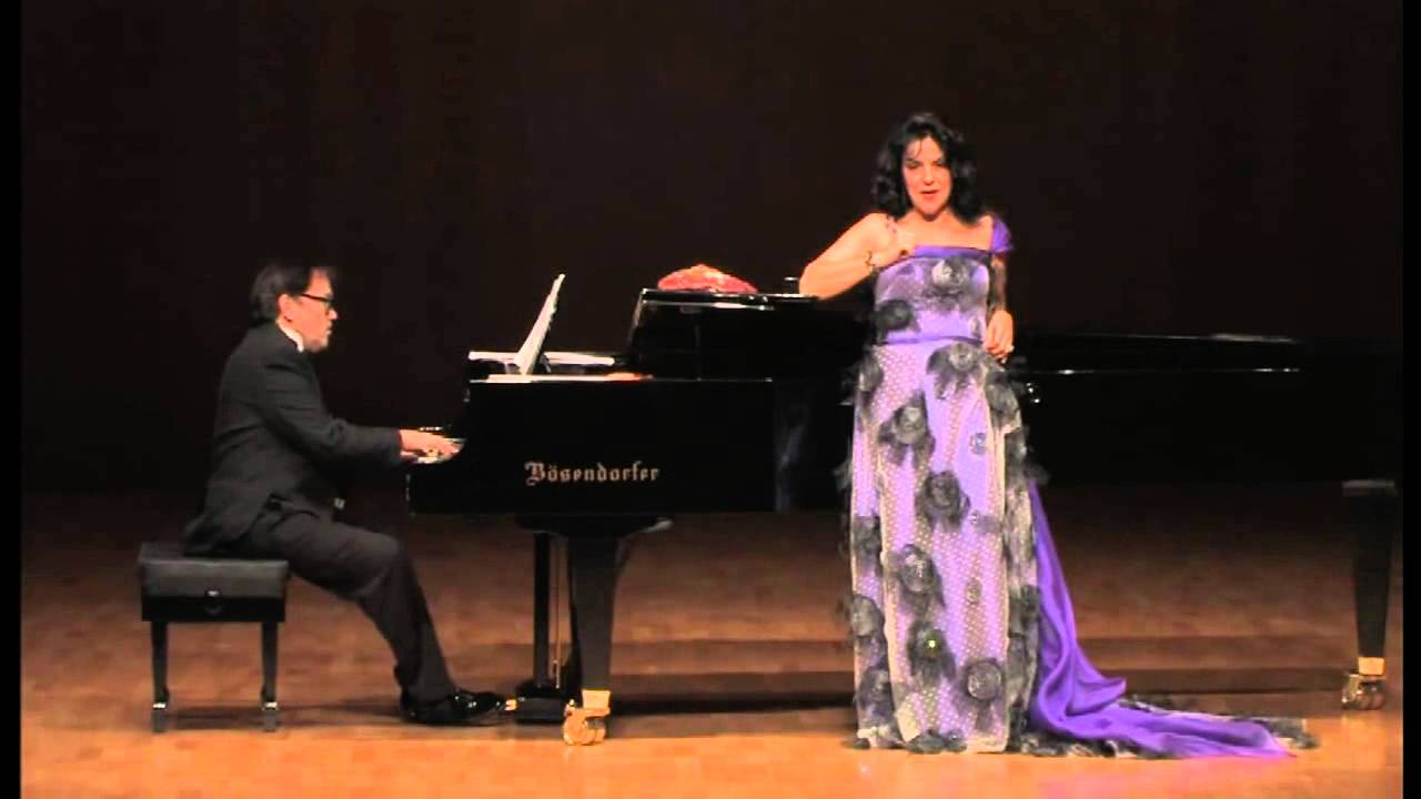Nancy Fabiola Herrera canta Cinco canciones negras: Cuba dentro de un piano