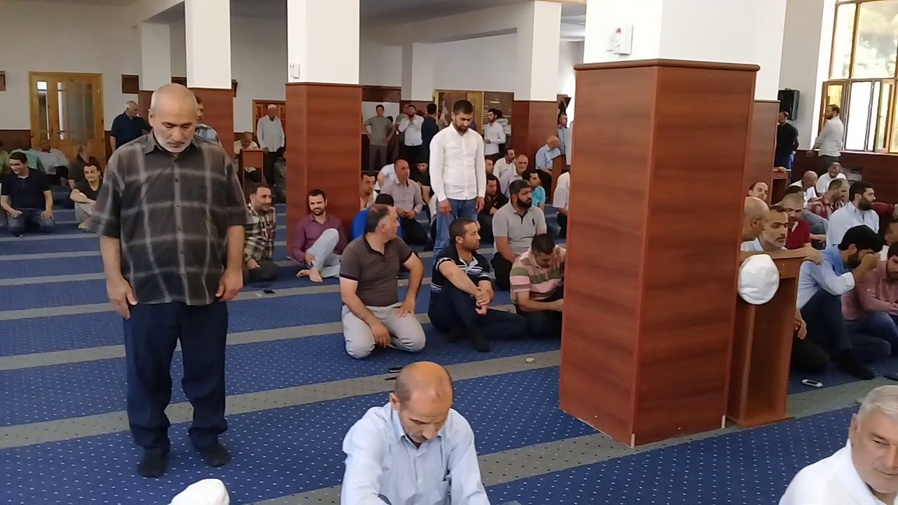 Şirvan.Yeni təmirdən çixmış İmam Zeynal Abidin məsçidi.Cümə günü Zöhr namazı